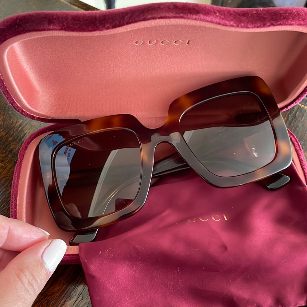 GUCCI SUNGLASSES OVERSIZED